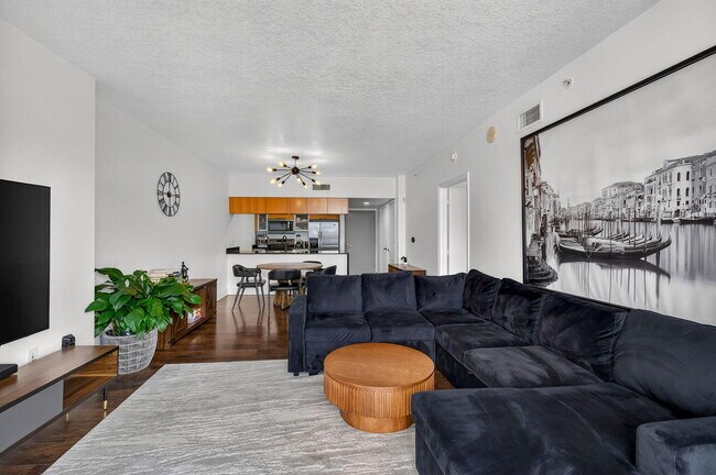 Building Photo - 1750 N Bayshore Dr