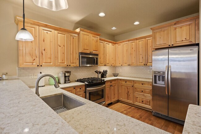 Building Photo - 20482 Jacklight Ln