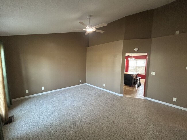 Building Photo - 3878 Roscommon Way