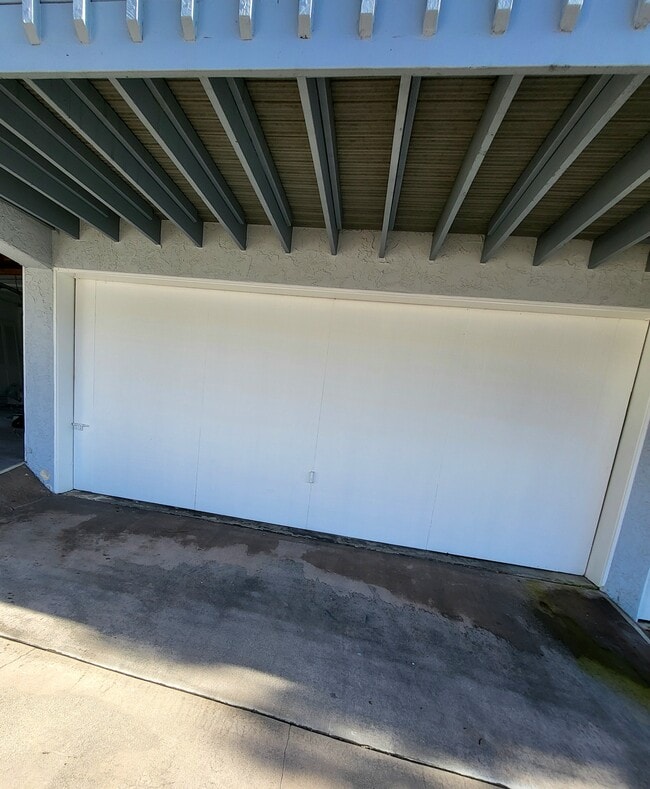 Building Photo - 239 N Juanita Ave