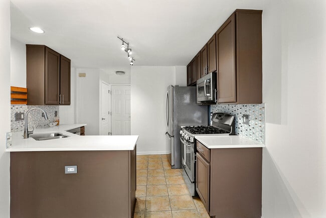 Building Photo - 16846 S Mallard Ln