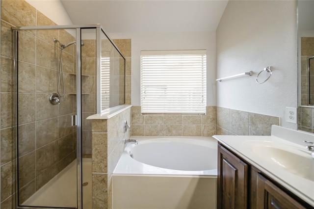 Building Photo - 2100 Benjamin Creek Dr