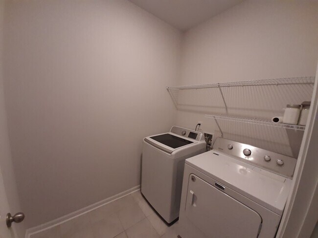 Building Photo - 3085 White Hbr Dr