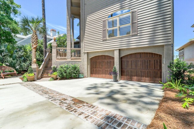 Building Photo - Spectacular Sea Pines Home - Marsh/Water Views!