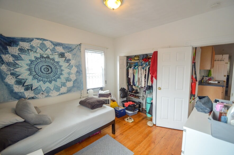 Building Photo - 201 Hillside St