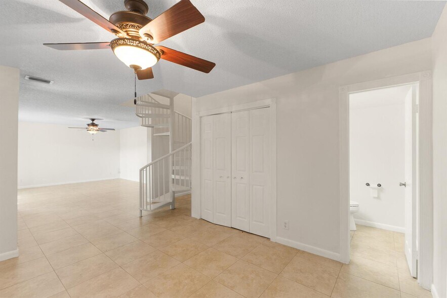 Building Photo - 2060 SW 90th Ave