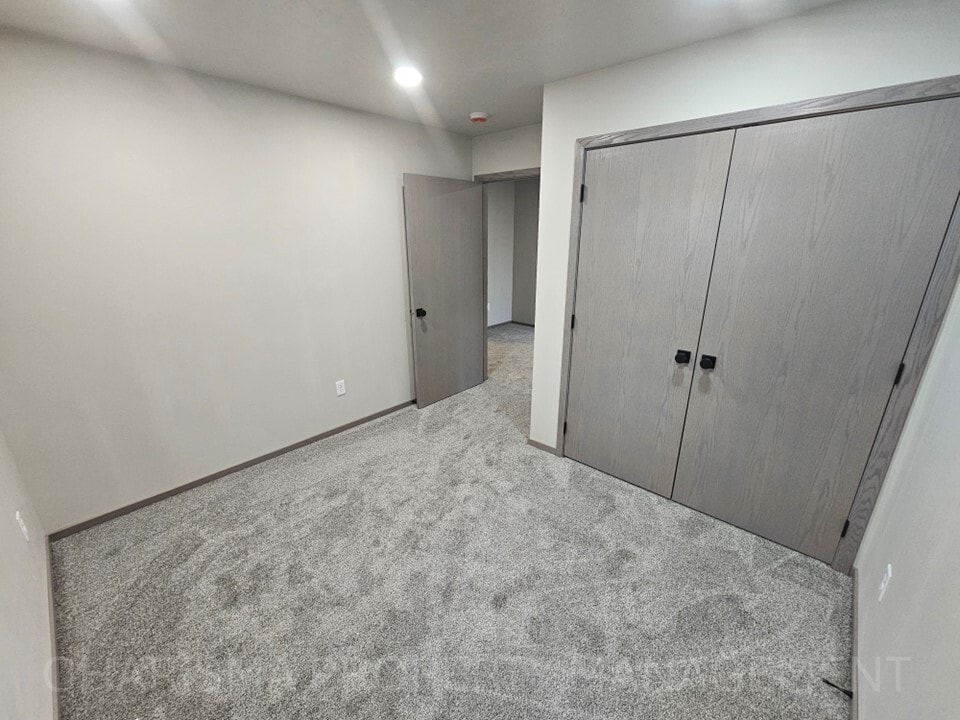 Building Photo - 711 N Dakota Ave