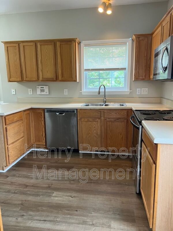 Building Photo - 5716 Brookshadow Dr