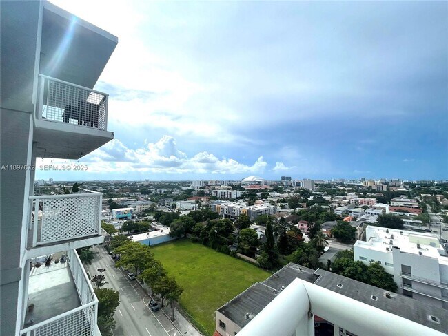 Building Photo - 900 SW 8th St