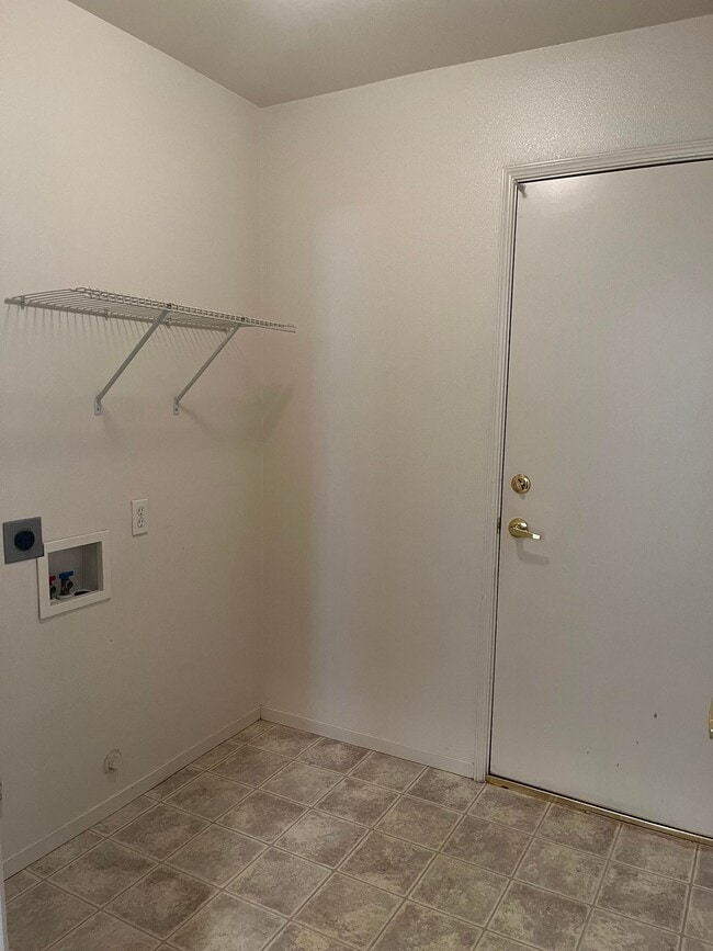 Building Photo - 950 Geneva Dr