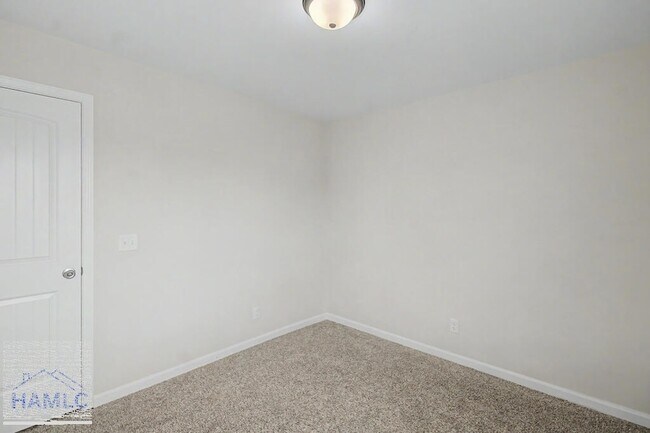 Building Photo - 319 Herty Ln