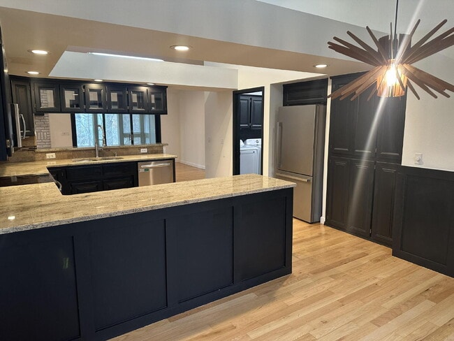 Building Photo - 4 Lois Ln