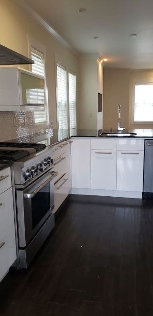 Building Photo - Modern end unit townhome in Jacksonville!