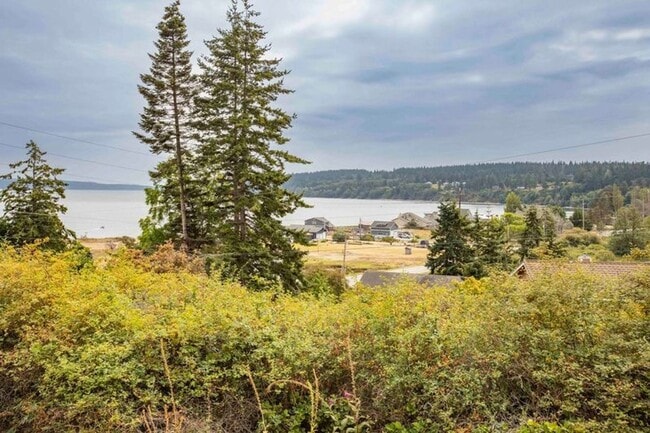 Building Photo - Furnished Greenbank Home with Water View a...