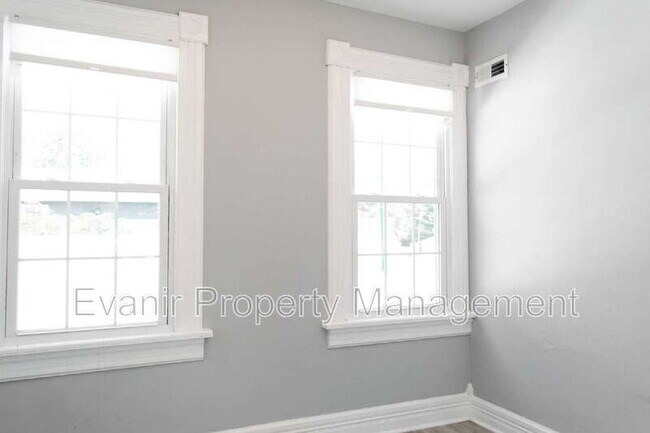 Building Photo - 305 Wyoming St