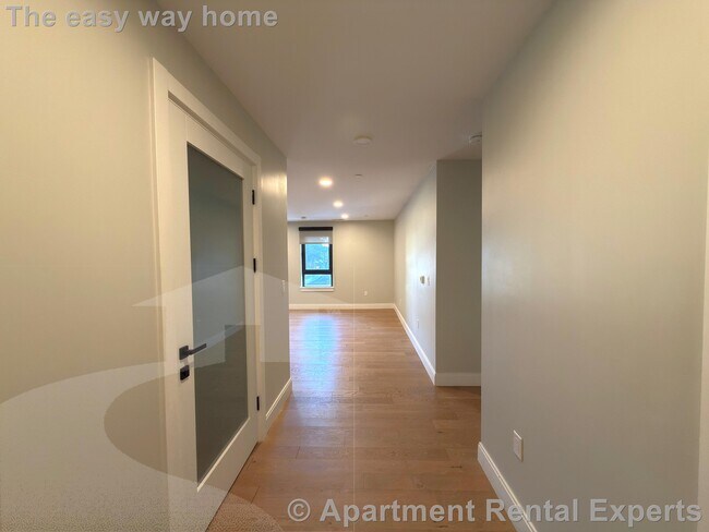 Building Photo - 9 Central St