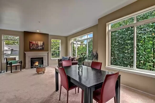 Building Photo - 8760 Greenwood Ave N