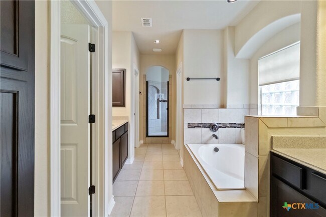 Building Photo - 3621 Cinkapin Dr