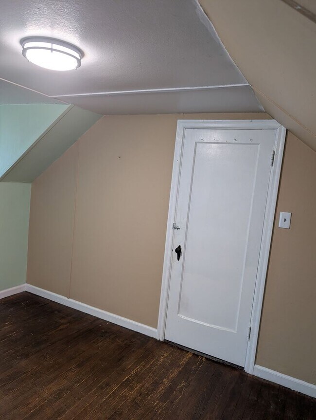 Building Photo - 4BD/2BA - University View - 1 car garage