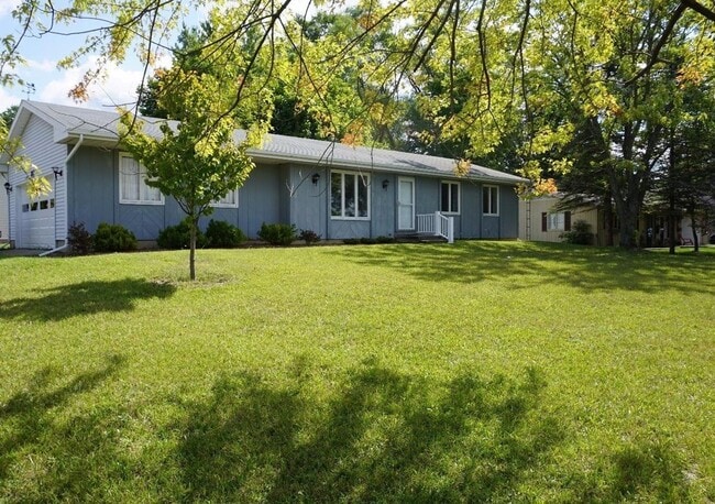 Building Photo - 3 bedroom, 1.5 bathroom Chelsea ranch - fr...