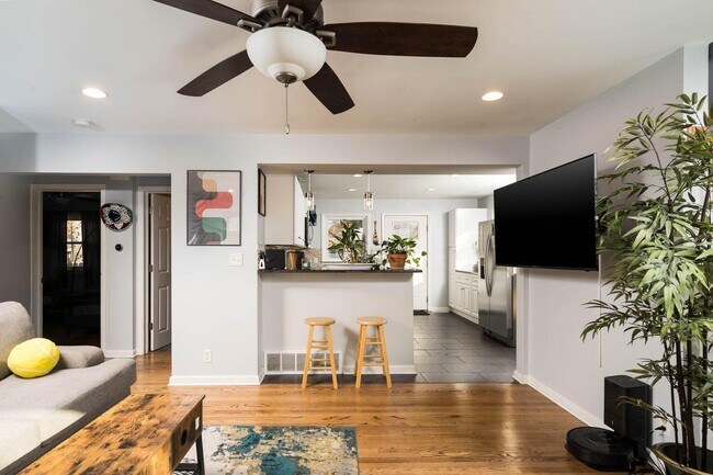 Building Photo - 6434 N Willow Glen Ln