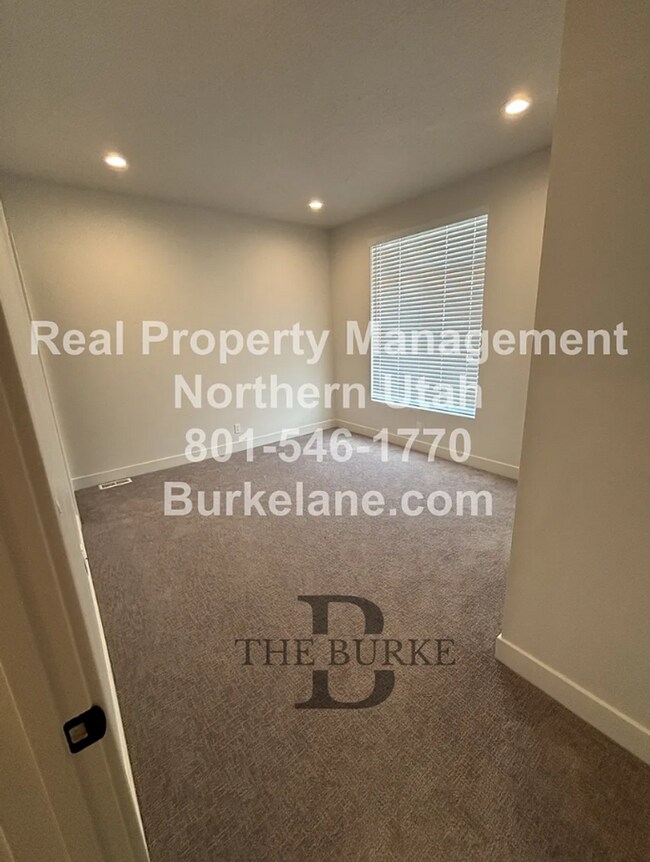 Building Photo - Newly Built 3 Bed 2.5 Bath Townhouse in Farmington