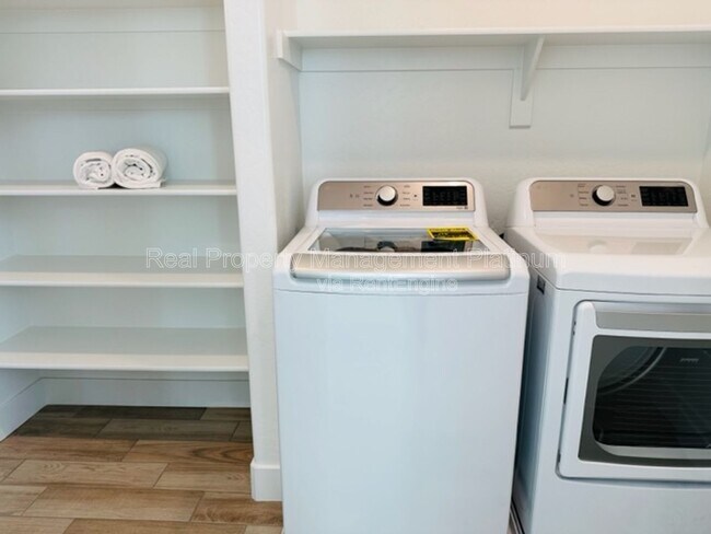 Building Photo - 2879 E Teaberry Dr