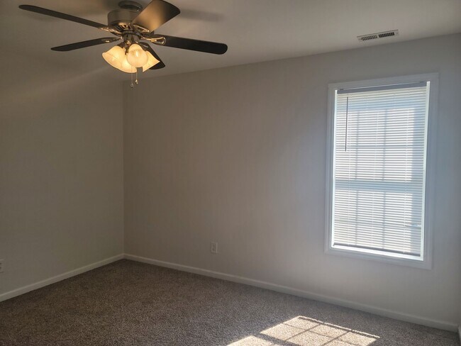 Building Photo - 4 Bedroom 3 Full Bath Ranch Home located Minutes from CAMPBELL UNIVERSITY!