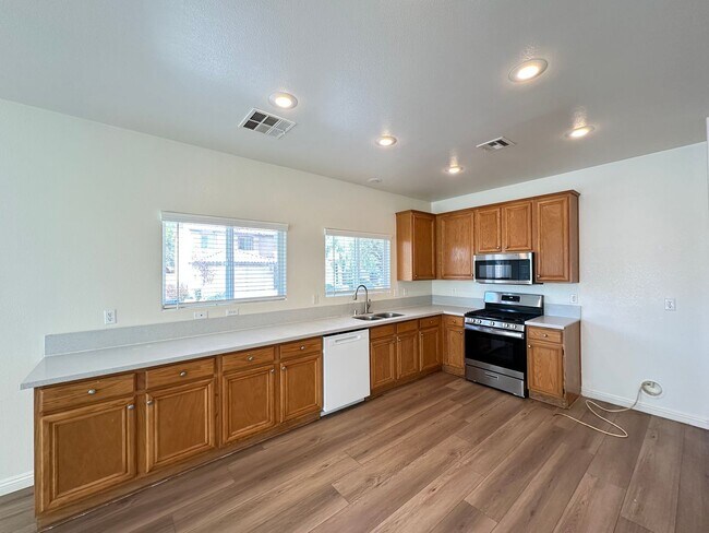 Building Photo - Bella Terra At Southern Highland
