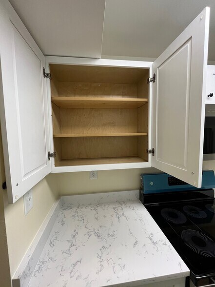 kitchen cabinets - 820 S Arlington Mill Dr