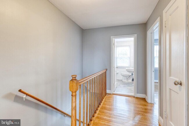 Building Photo - 1517 Dellsway Rd