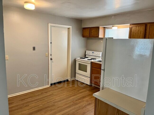 Building Photo - 2212 NE 77th St