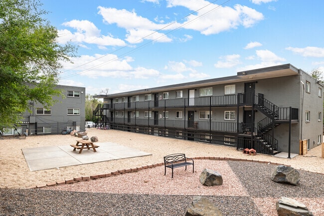 Building Photo - Jasmine Springs