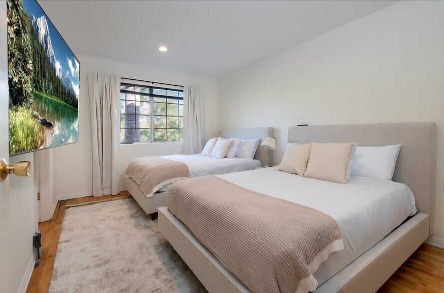 Building Photo - 525 N Orange Dr