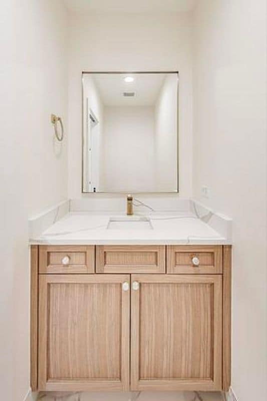 Building Photo - 5015 N Lincoln Ave