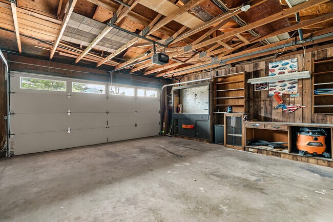 Building Photo - 912 N Camino Condor