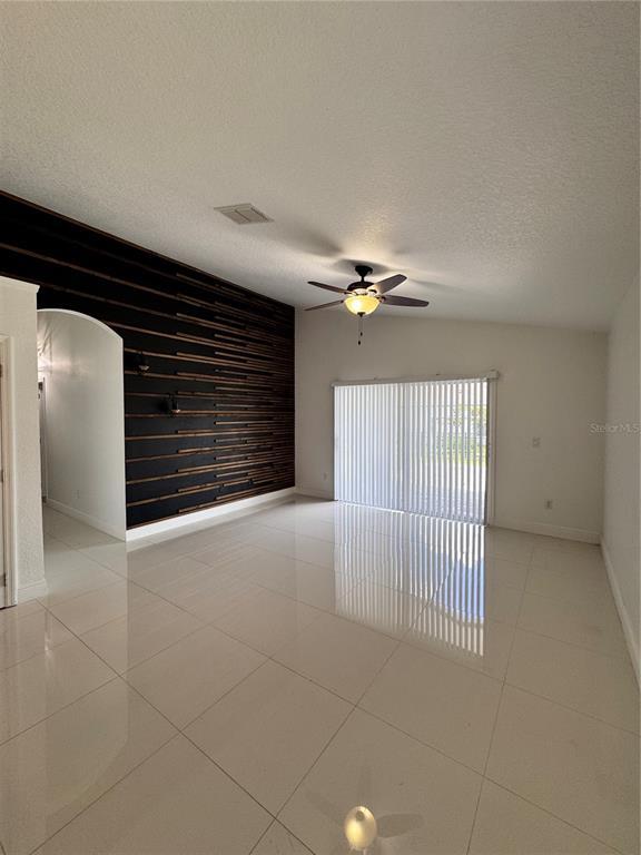 Building Photo - 2823 Maguire Dr