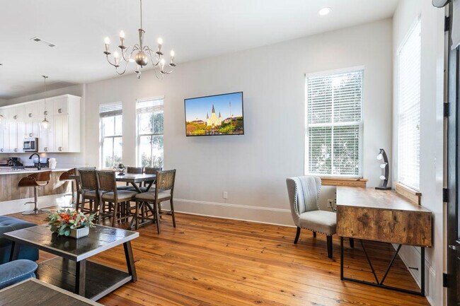 Primary Photo - 1721 Terpsichore St