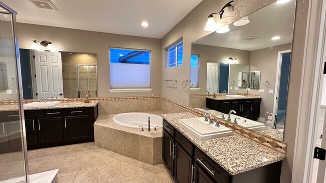 Building Photo - 943 Stagecoach Dr