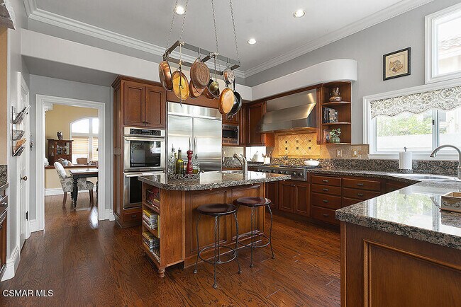 Building Photo - 136 Heath Meadow Pl