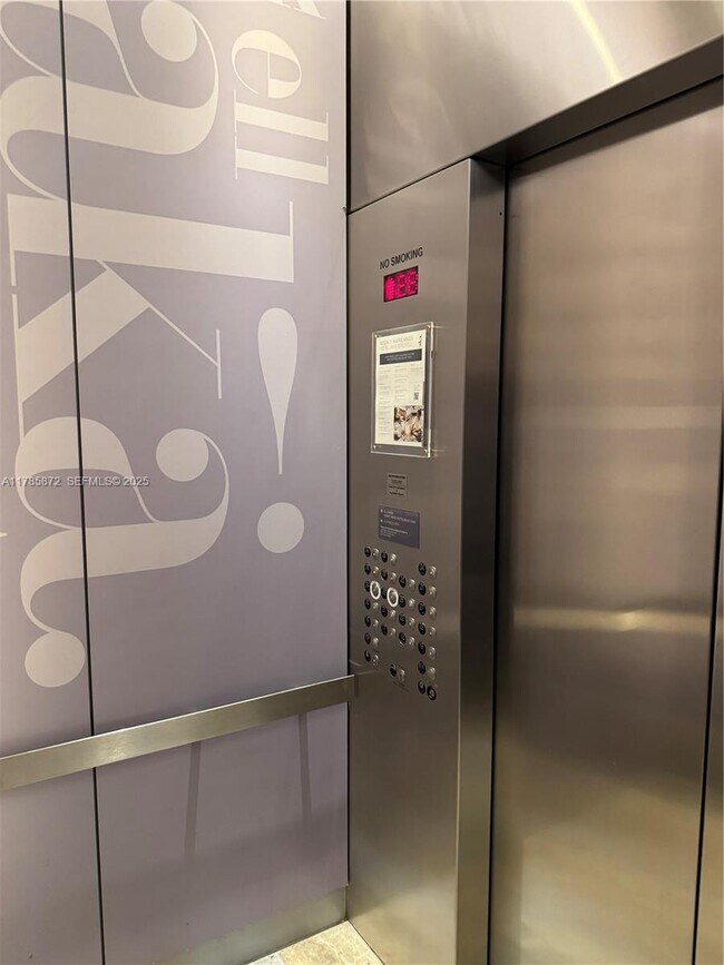 Building Photo - 1395 Brickell Ave