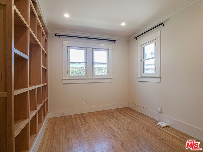 Building Photo - 1206 S Longwood Ave