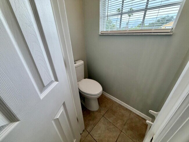 Building Photo - 3-Bedroom Townhome with Utilities included!