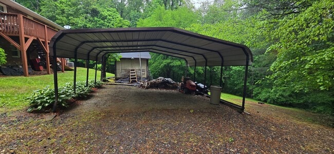 Building Photo - 2735 Tablerock Rd