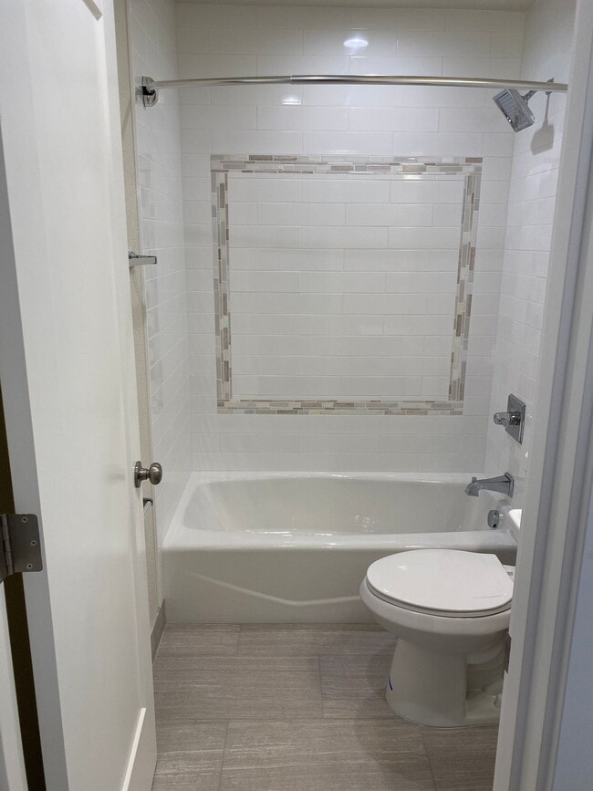 Building Photo - New Modern Remodel Hot Alberta Arts Spacio...