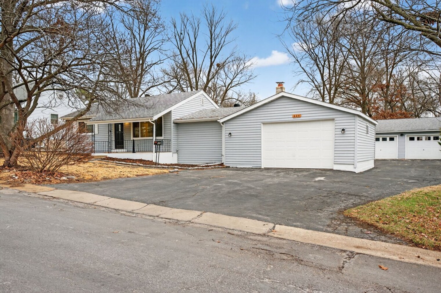 Building Photo - 453 Chamberlin Dr