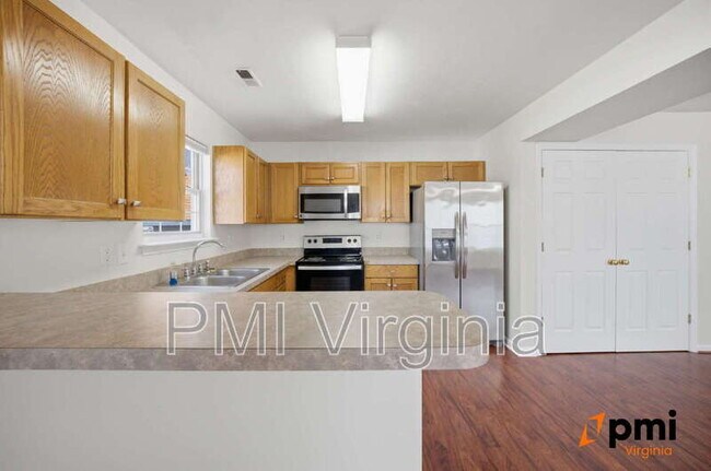 Building Photo - 831 Marshall Ave