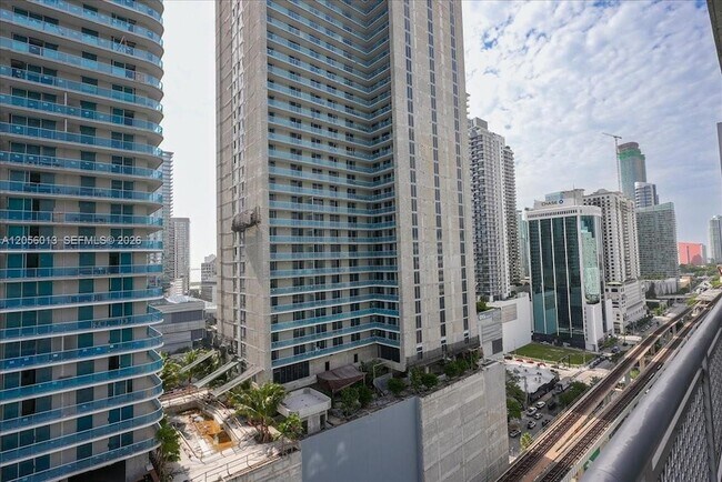 Building Photo - 690 SW 1st Ct