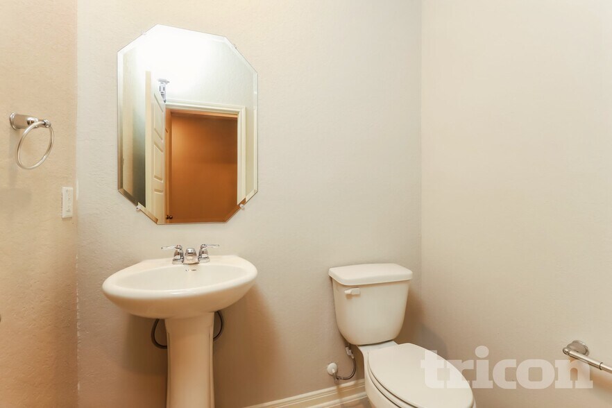 Building Photo - 5532 Shasta Pl