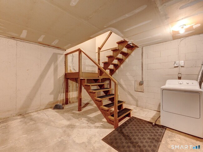 Building Photo - 275 Pierremount Ave